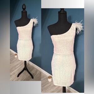 NWT - WINDSOR - WHITE SEQUIN Cocktail/Prom Dress - Sz M (SZ is Large runs small)
